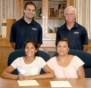 Dulce Chavez signs with Saint Mary-of-the-Woods College