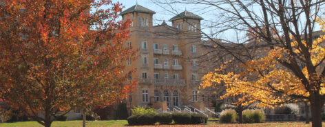 Le Fer Hall in the fall
