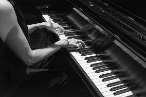 Tracy Richardson playing the piano