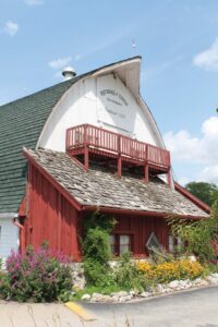 View of the front of Richard's Farm Resturant