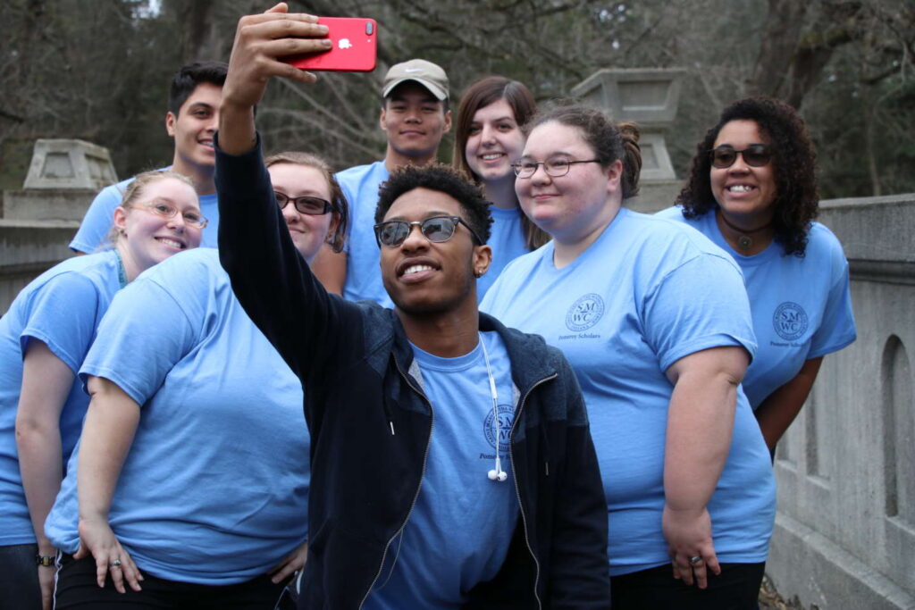 Group of Pomeroy Scholars pose for a selfie.