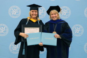 Moats holding her award with President King