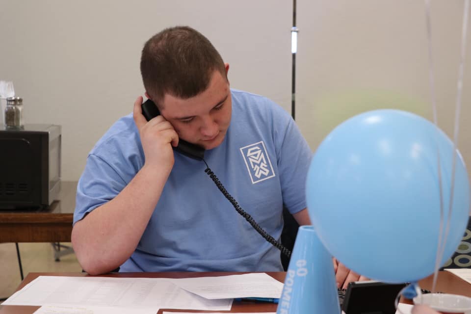 Student calling donors during WoodsGivingDay 2019