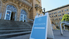 Registration day sign in front of Le Fer Hall