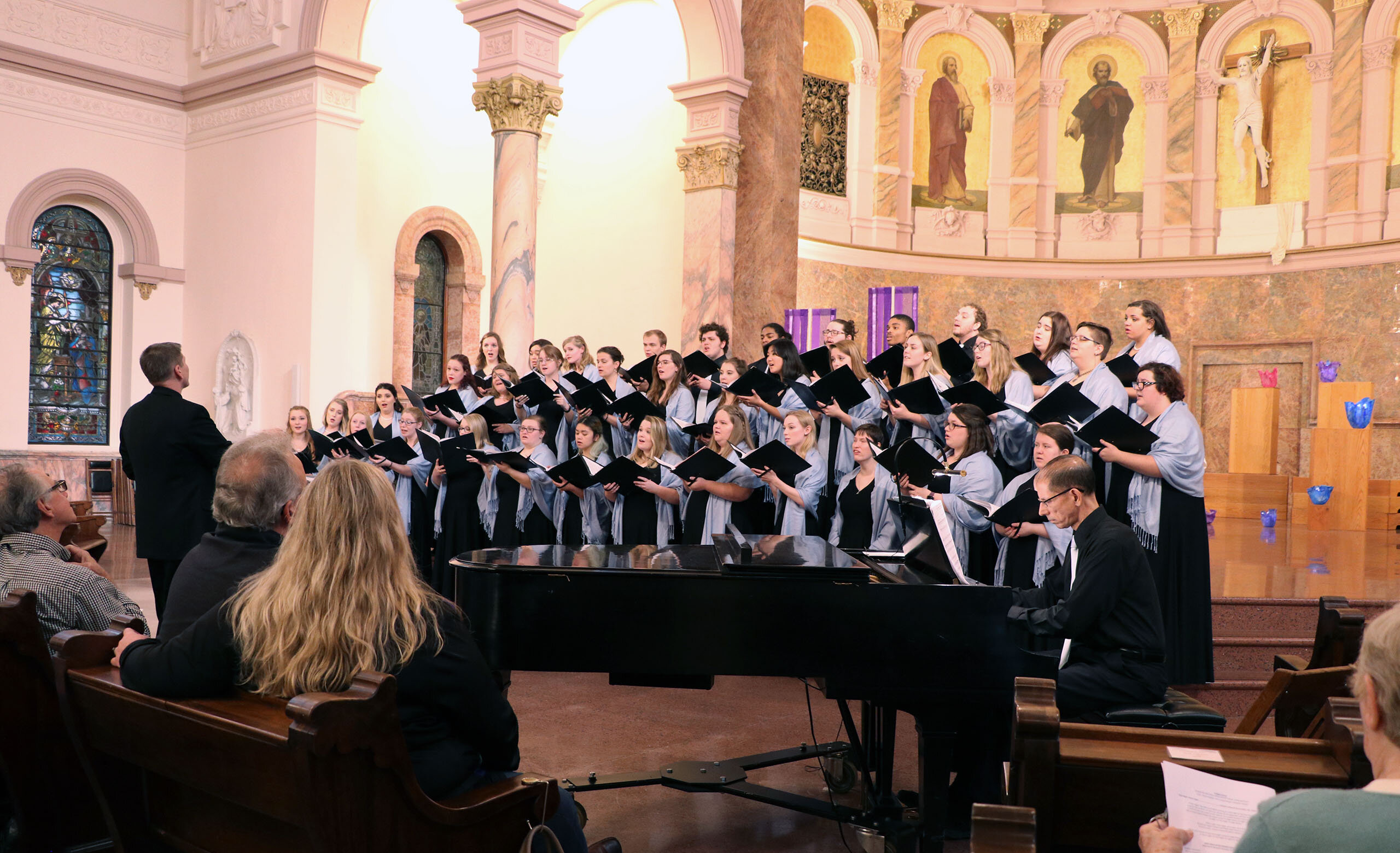 SMWC College Chorale performing at the Christmas concert