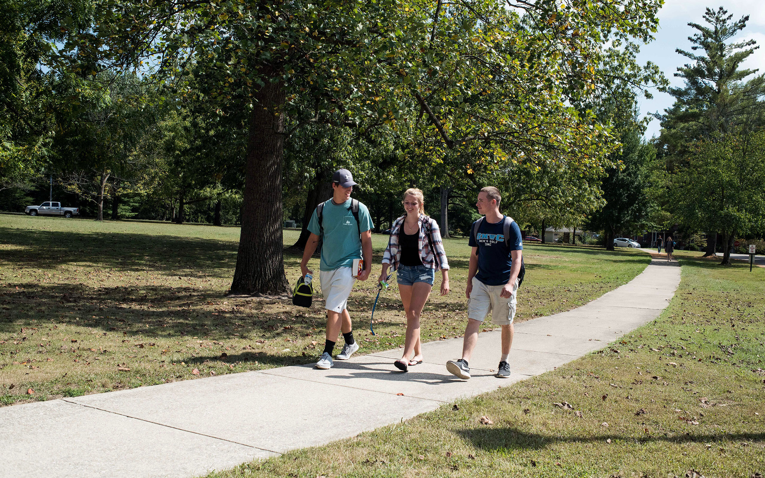 Students walking down a sidewalk on campus