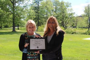 Dottie King presents award to Frankie Enochs