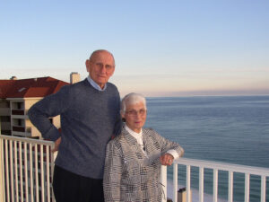 Duane and Mary Alice Shannon Klueh at beach