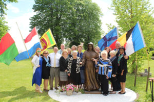 The SMWC delegation standing with the Saint Mother Theodore Guerin statue